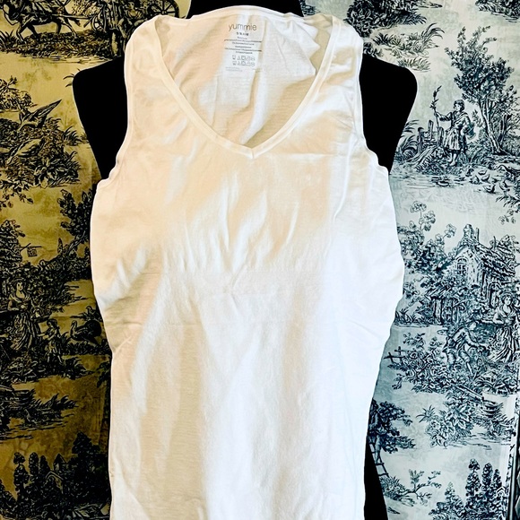 Yummie by Heather Thomson Other - NWOT YUMMIE V-Neck Compression Tank White Size S/M